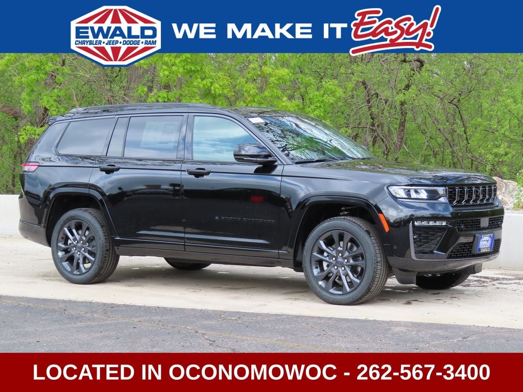 2026 Jeep Grand Cherokee L GRAND CHEROKEE L LIMITED RESERVE 4X4 in Diamond Black Crystal Pearl-Coat Exterior Paint — front three-quarter...