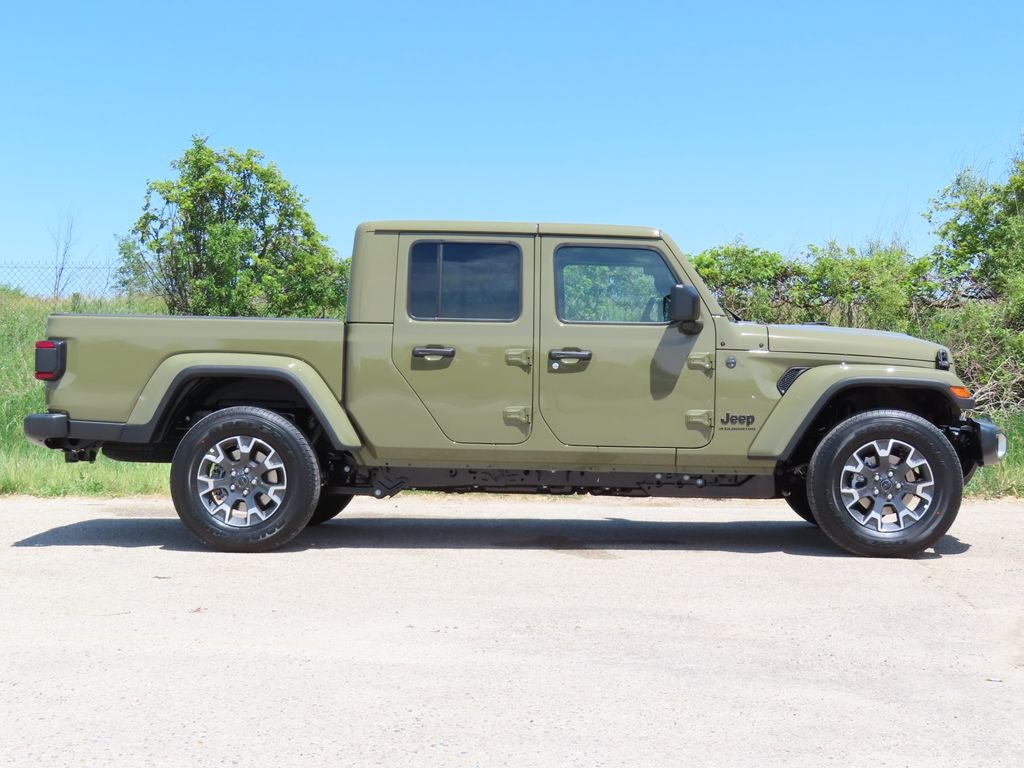 2026 Jeep Gladiator — side profile view