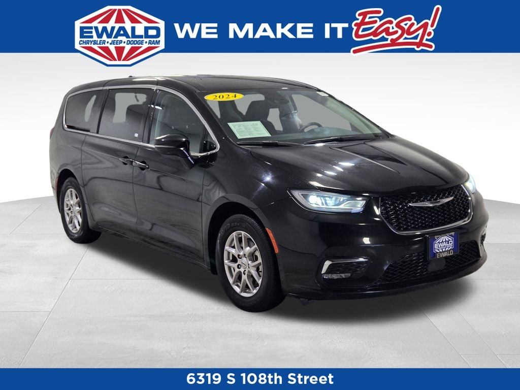 2024 Chrysler Pacifica Touring L in Diamond Black Crystal Pearlcoat — front three-quarter view