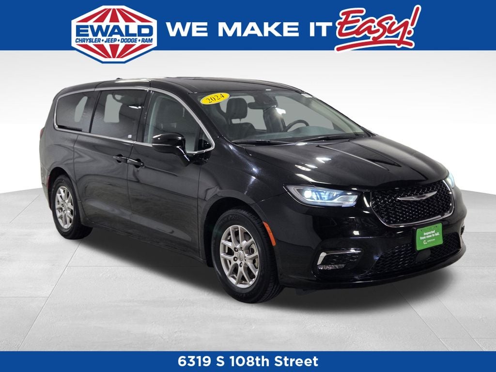 2024 Chrysler Pacifica Touring L in Diamond Black Crystal Pearlcoat — front three-quarter view