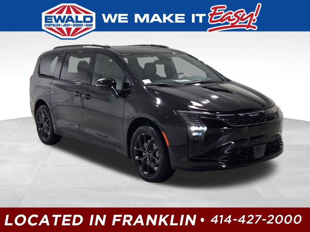 2027 Chrysler Pacifica Limited in Diamond Black Crystal Pearl-Coat Exterior Paint — front three-quarter view